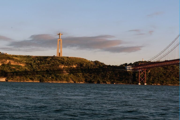 Cristo Rei ao pôr do sol