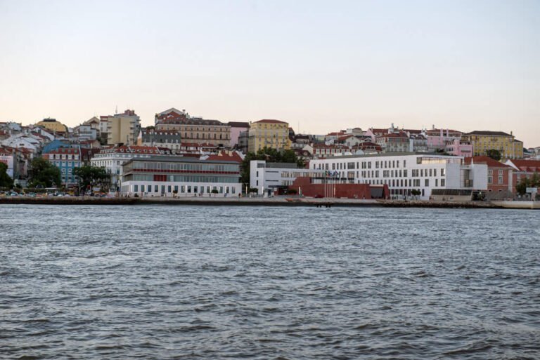 À margem de Lisboa