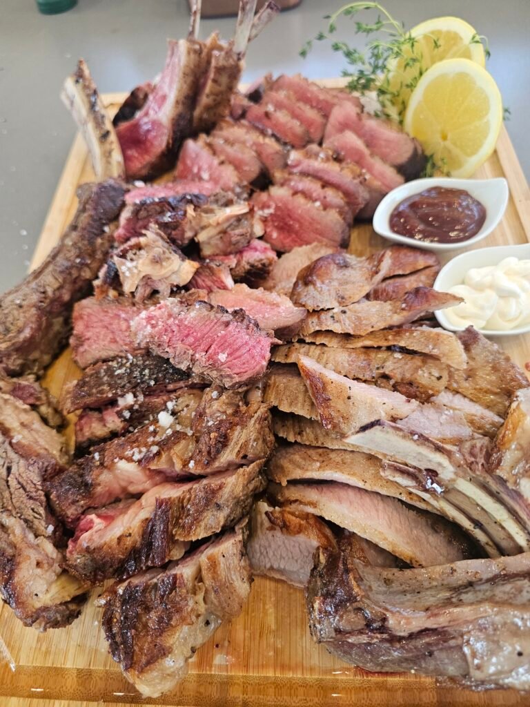 Ideal para partilhar num almoço ou jantar exclusivo no iate, com vista para a costa lisboeta