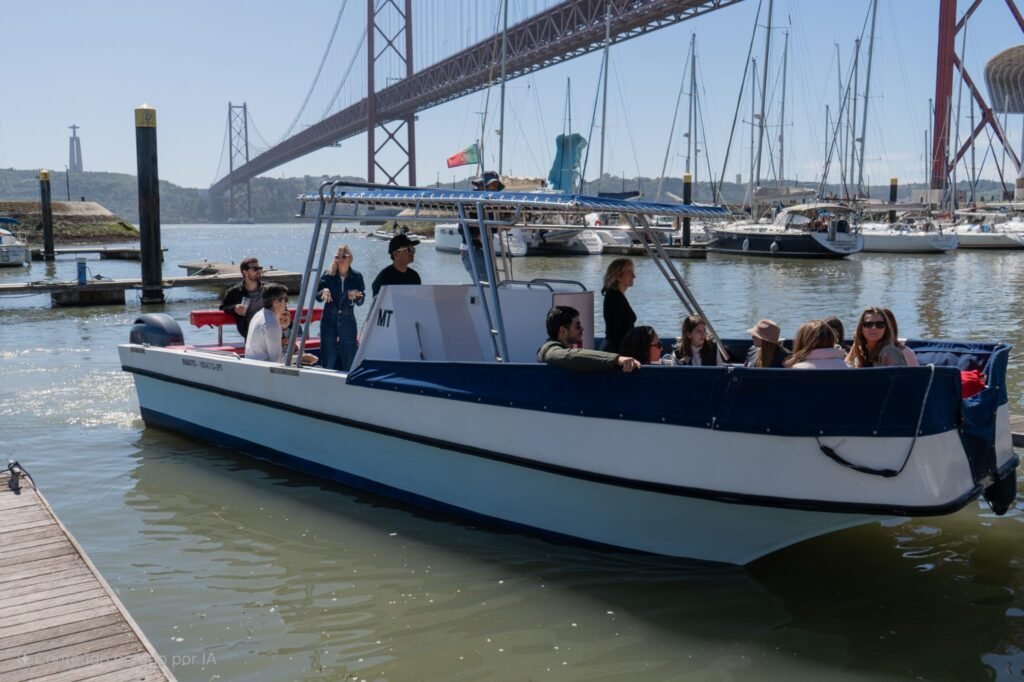 Manito a sair da doca de Santo Amaro para mais um passeio entre família e amigos